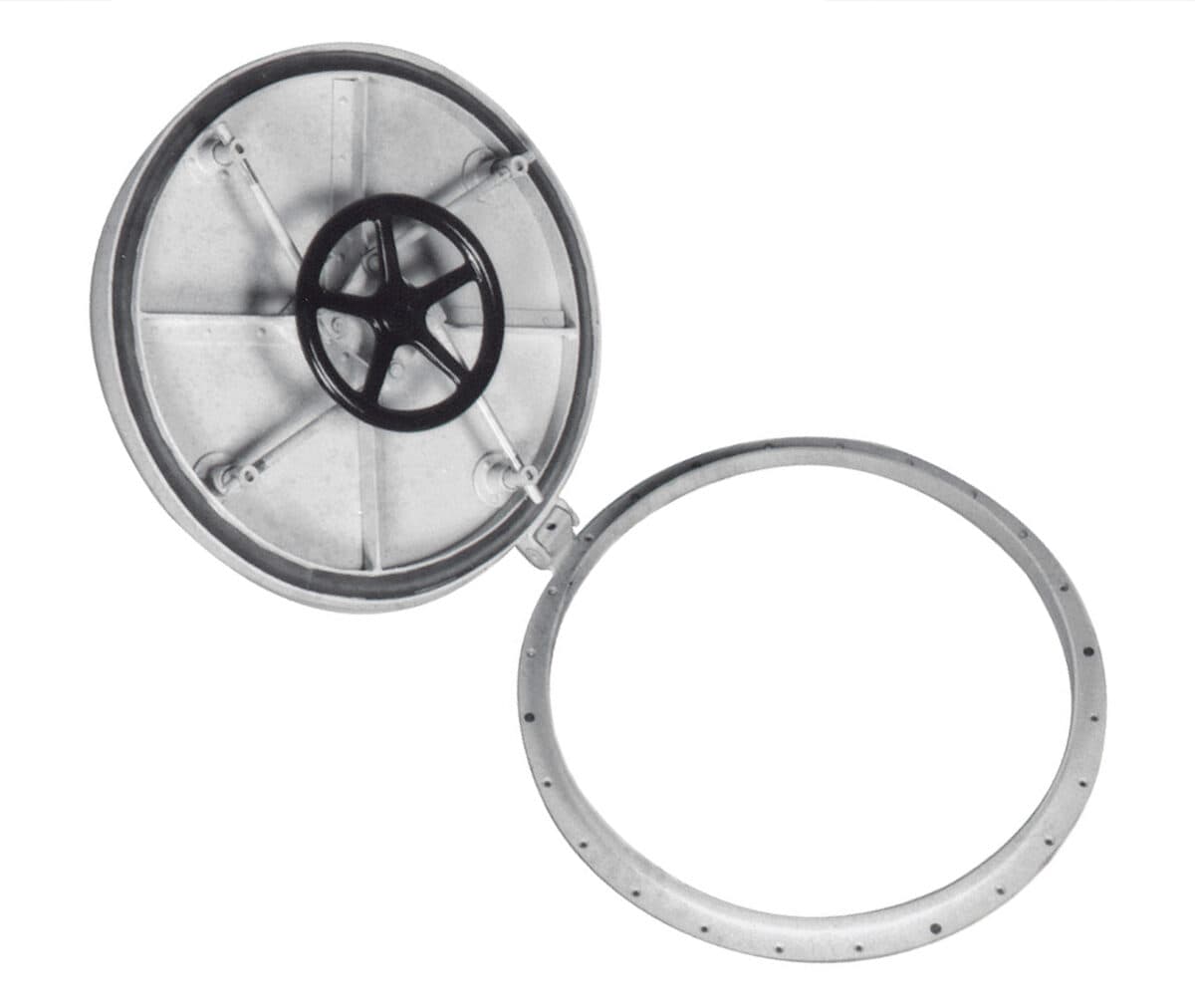 Aluminium water tight manhole - Image 1